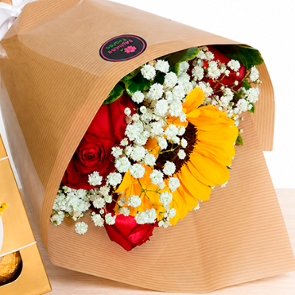 Buqu� de Rosas com Girassol e Ferrero